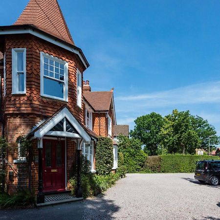 The Lawn Guest House Gatwick Хорли Екстериор снимка