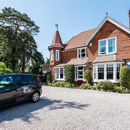 The Lawn Guest House Gatwick Хорли Екстериор снимка