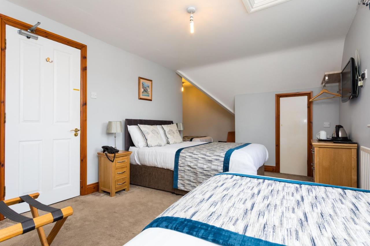 The Lawn Guest House Gatwick Хорли Екстериор снимка