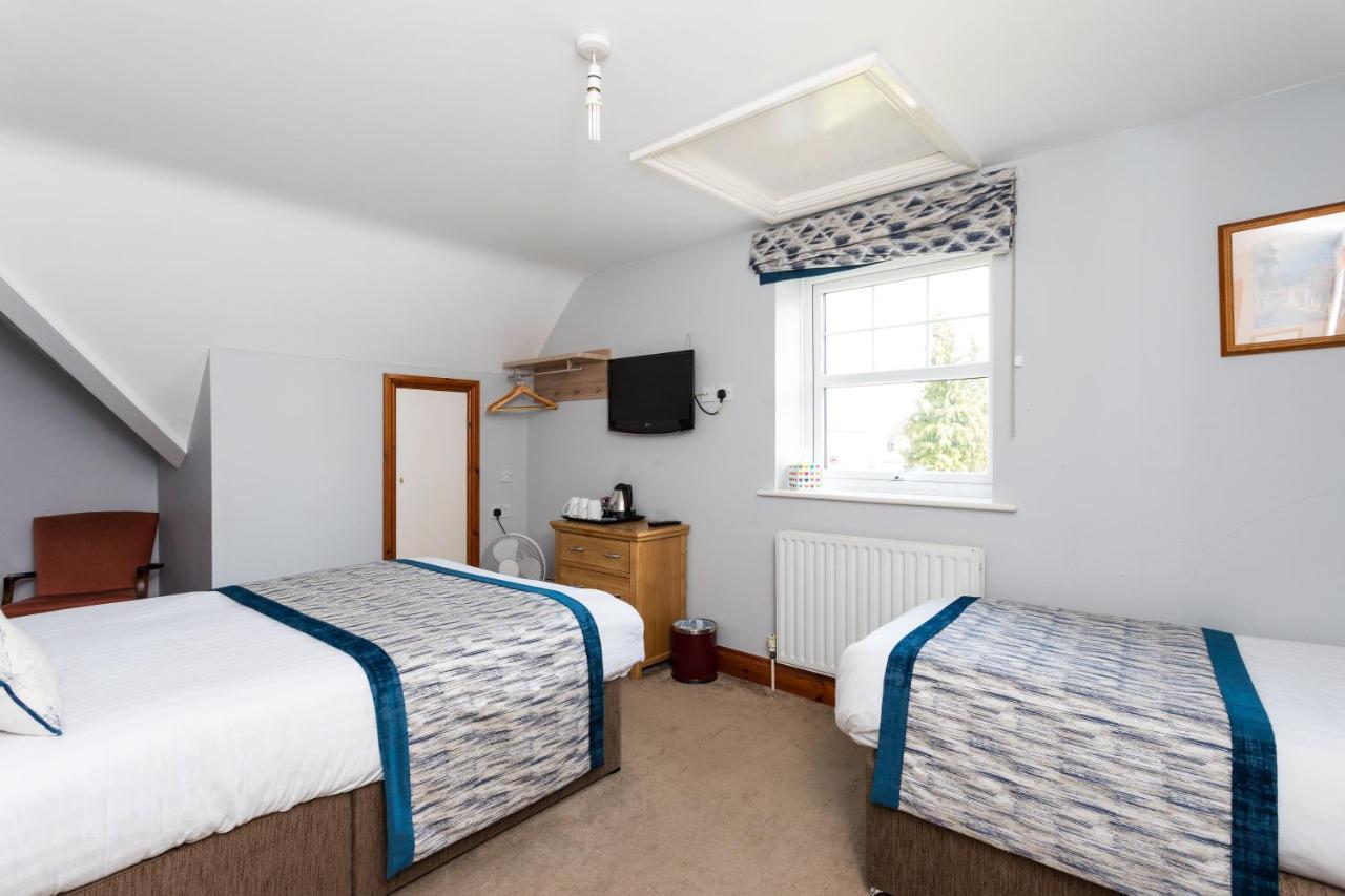 The Lawn Guest House Gatwick Хорли Екстериор снимка