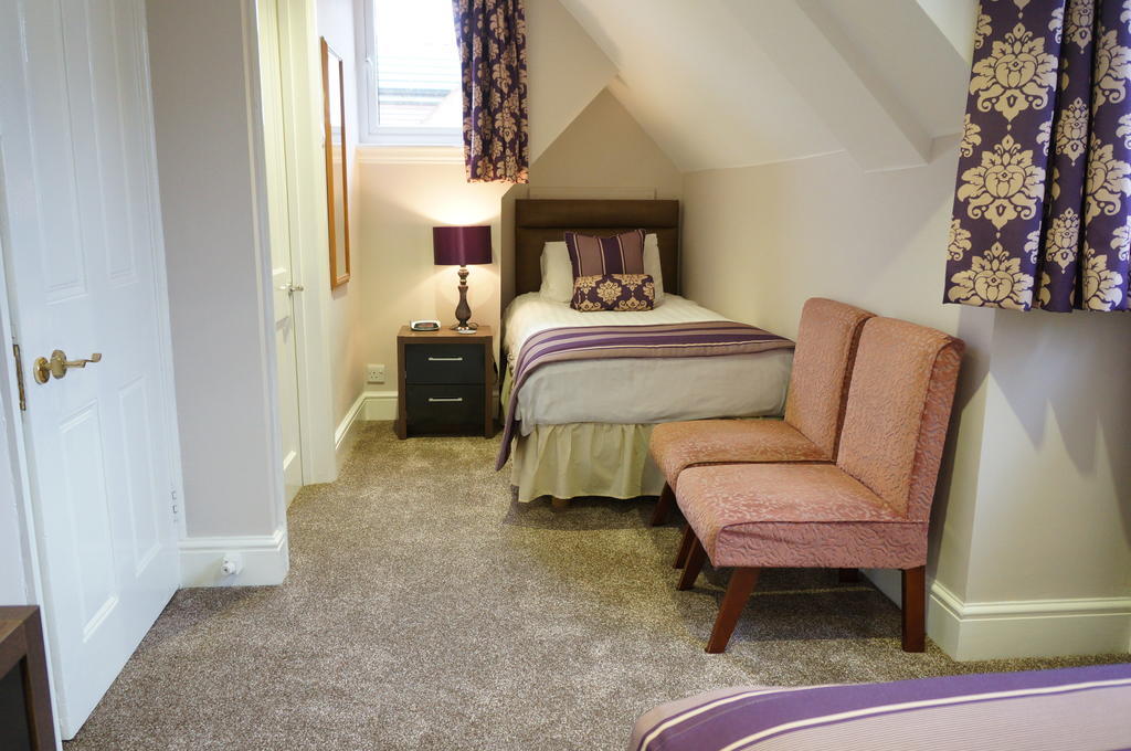 The Lawn Guest House Gatwick Хорли Екстериор снимка