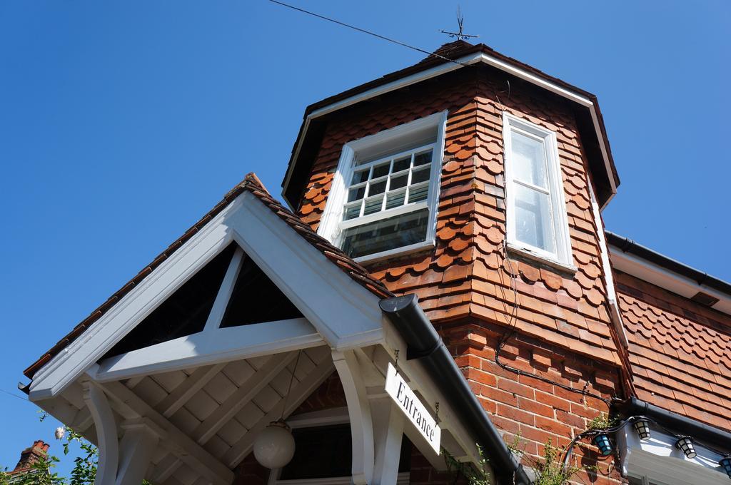 The Lawn Guest House Gatwick Хорли Екстериор снимка