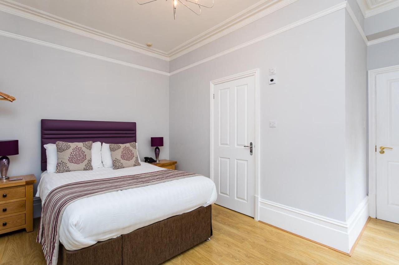 The Lawn Guest House Gatwick Хорли Екстериор снимка
