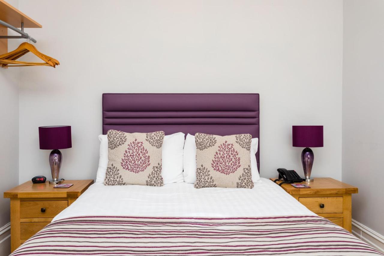 The Lawn Guest House Gatwick Хорли Екстериор снимка