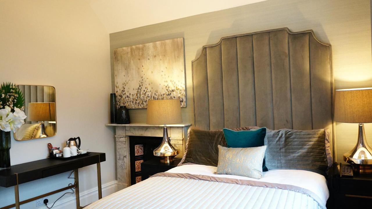 The Lawn Guest House Gatwick Хорли Екстериор снимка