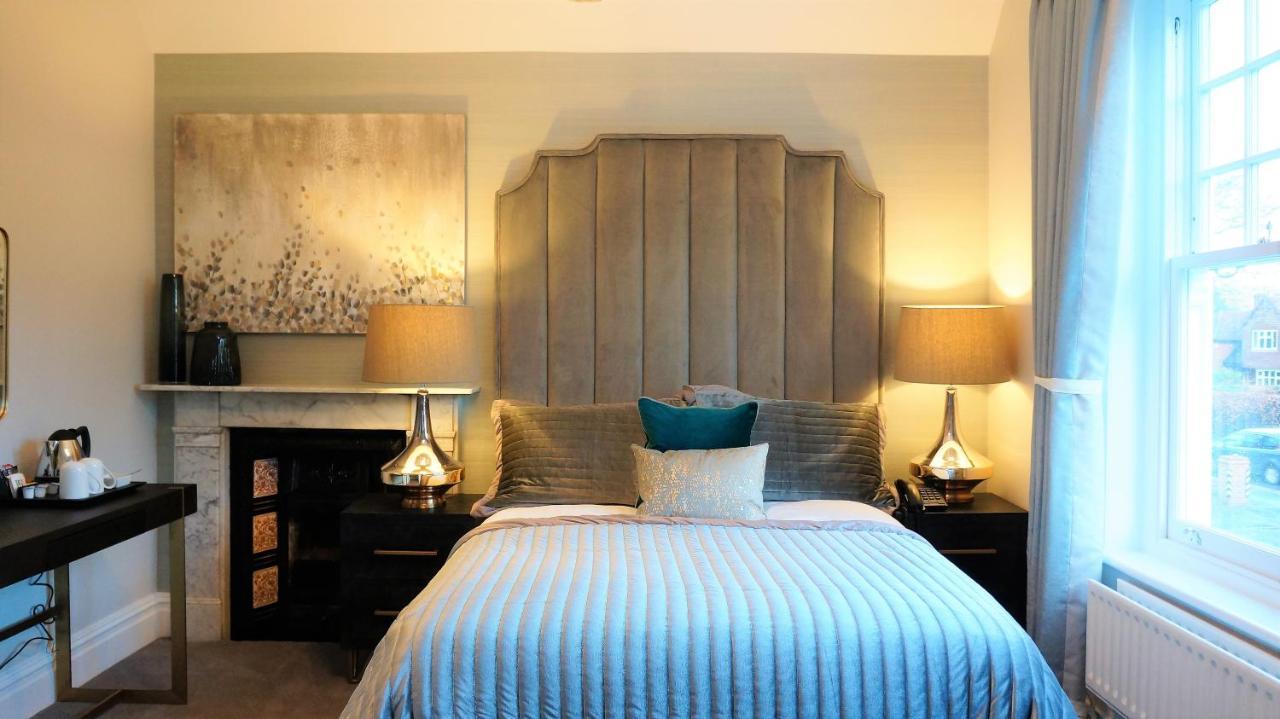 The Lawn Guest House Gatwick Хорли Екстериор снимка
