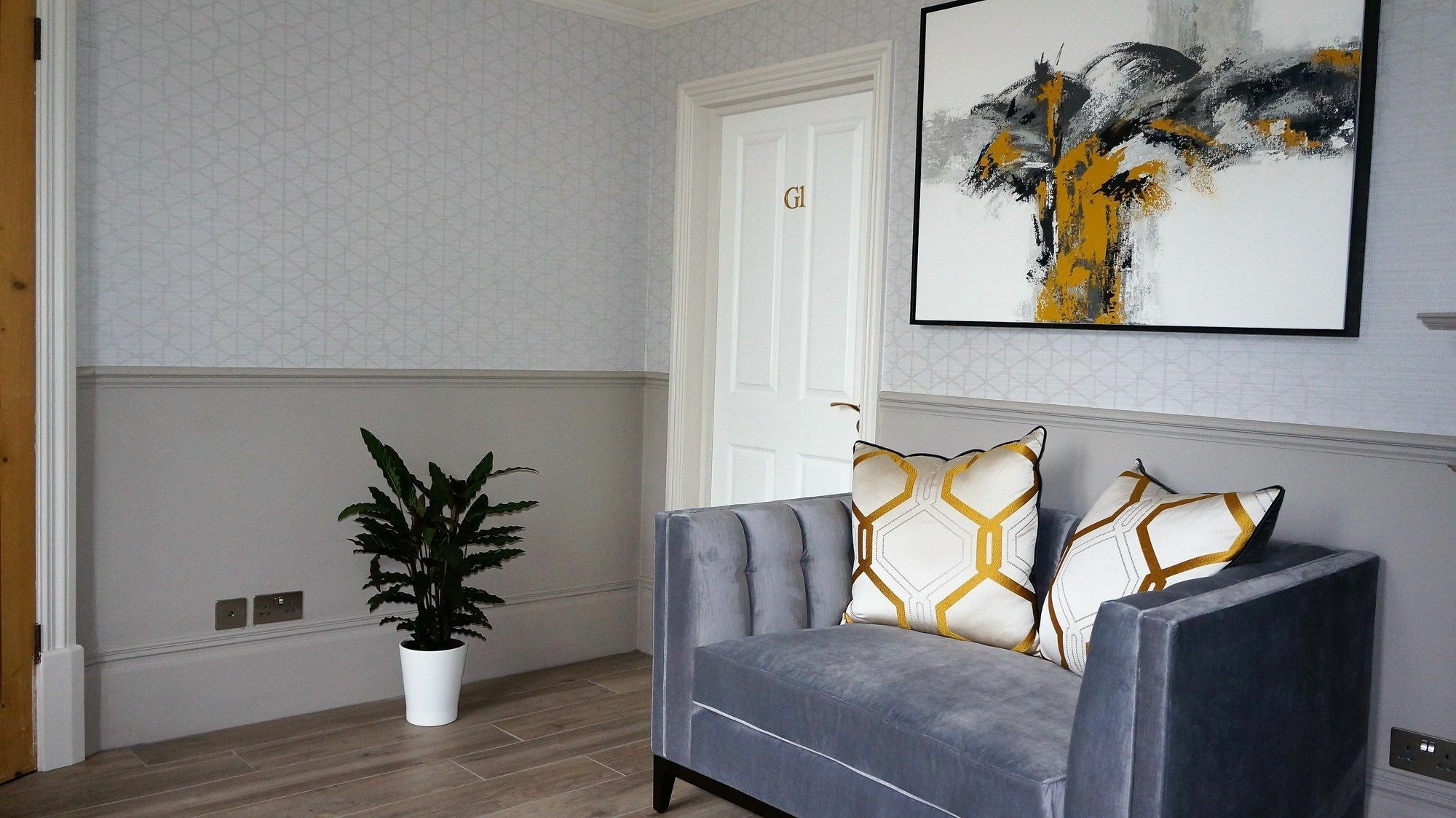 The Lawn Guest House Gatwick Хорли Екстериор снимка