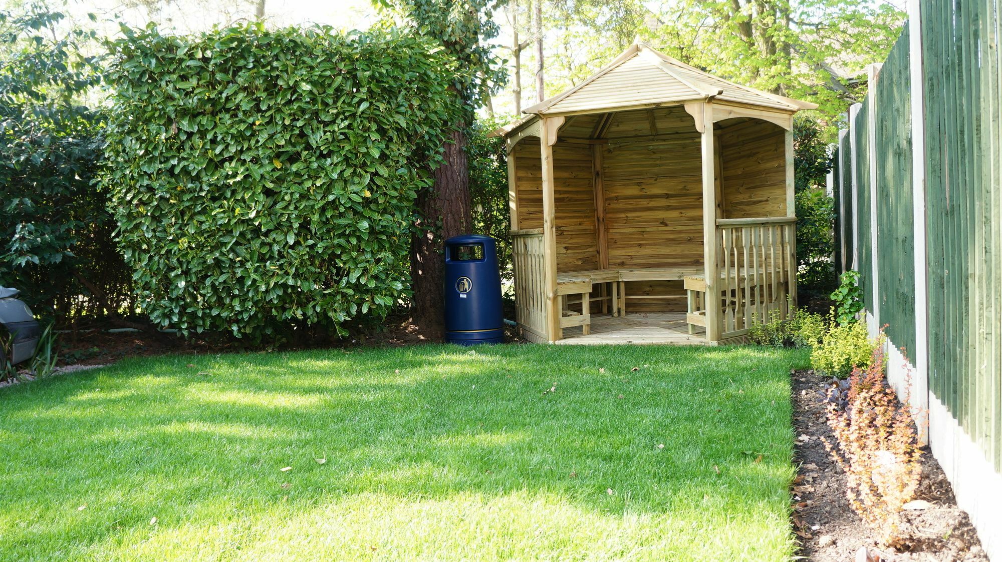 The Lawn Guest House Gatwick Хорли Екстериор снимка