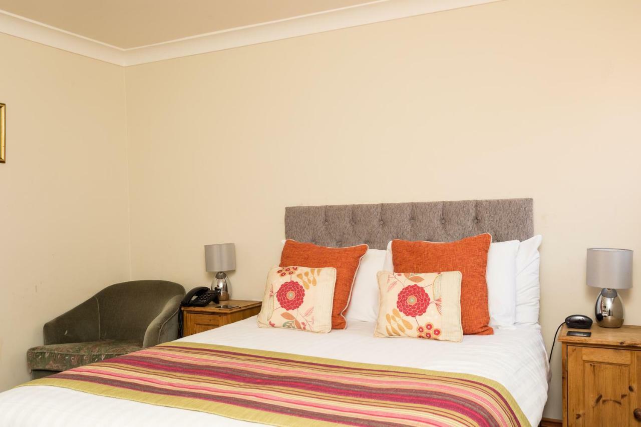 The Lawn Guest House Gatwick Хорли Екстериор снимка
